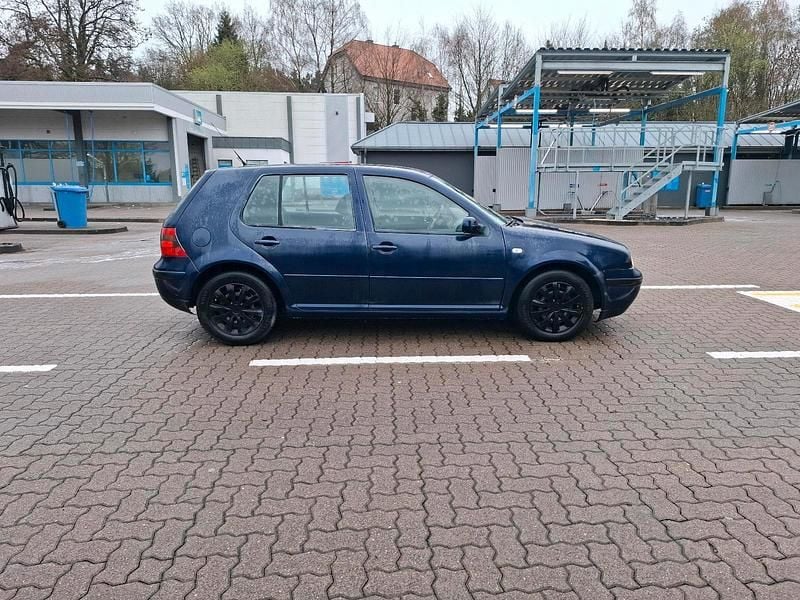 Gebraucht VW Golf IV 75 PS (55 kW) 2002 Blau Limousine
