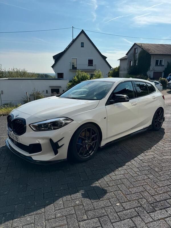 Weiß Gebraucht 2020 BMW M135 M Performance Kleinwagen | 35.999 € (Teuer) - Bild 1/4