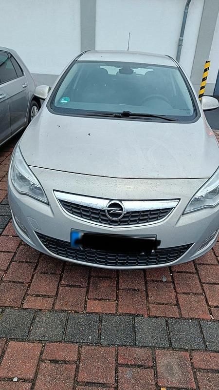 Gebraucht Opel Astra 140 PS (102 kW) 2010 Beige Limousine