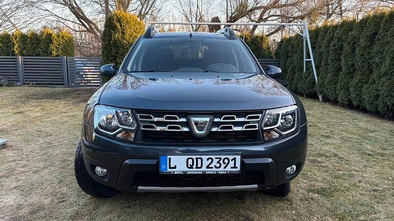 Gebraucht Dacia Duster Lauréate 105 PS (77 kW) 2015 Schwarz SUV
