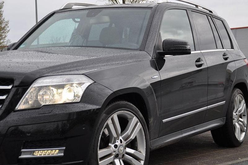 Schwarz Gebraucht 2011 Mercedes GLK220 SUV | 15.900 € (Teuer) - Bild 1/4