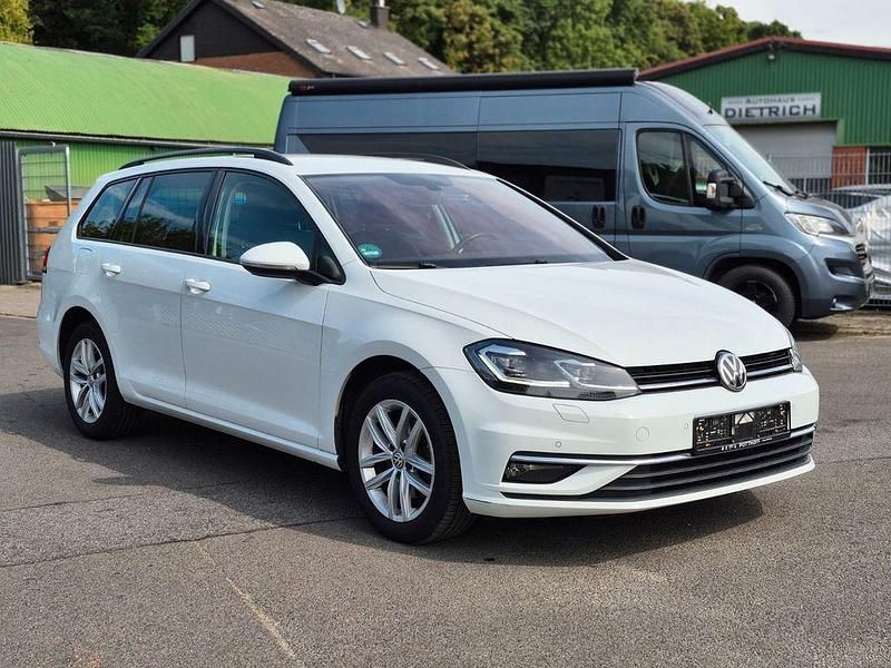 Weiß Gebraucht 2017 VW Golf VII Comfortline Kombi | 13.699 € (Fairer Preis) - Bild 1/4