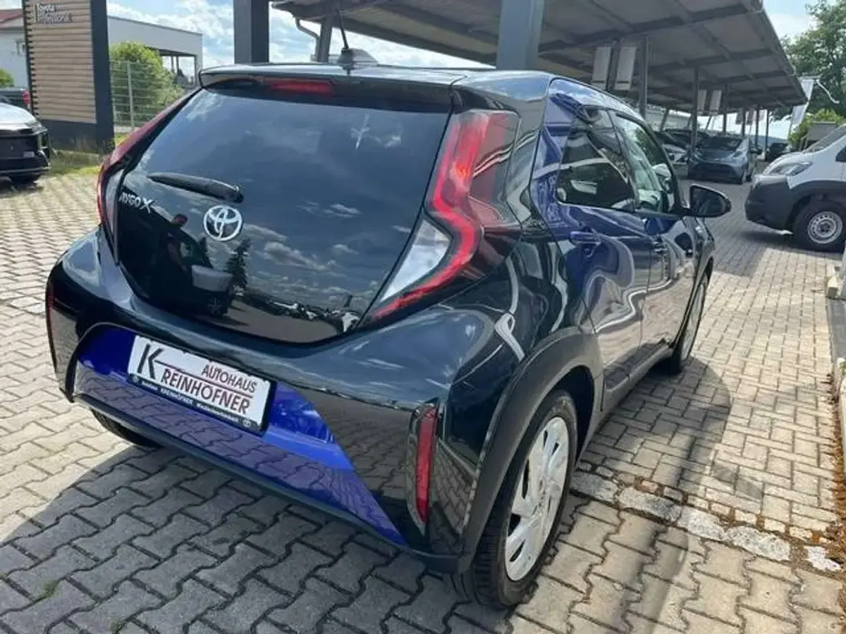 Gebraucht Toyota Aygo X Pulse 72 PS (52 kW) 2022 Juniper blue met. SUV