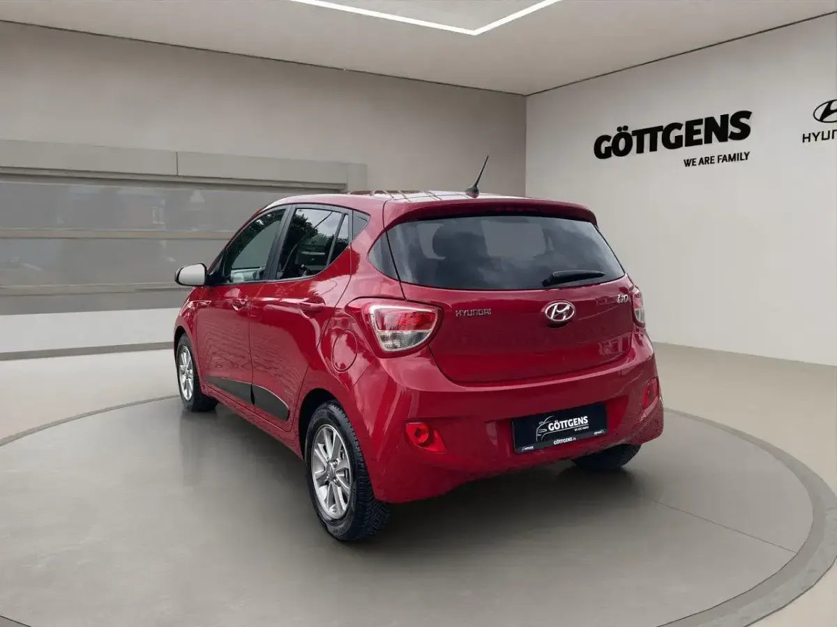 Gebraucht Hyundai i10 Passion 67 PS (49 kW) 2016 Rot Kleinwagen