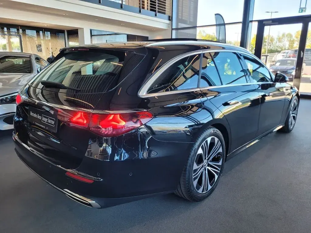 Używany Mercedes E200 Advanced 204 KM (150 kW) 2025 Czarny Sedan/Limuzyna