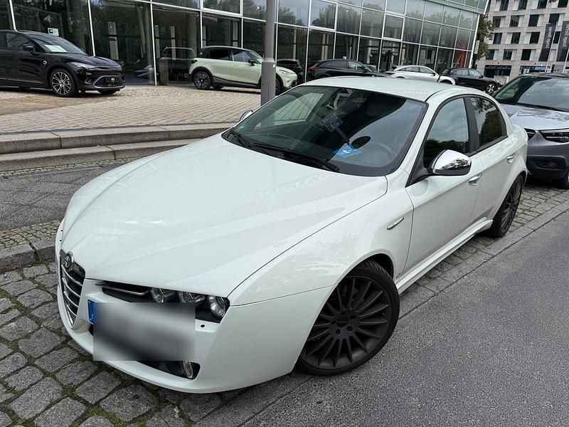 Weiß Gebraucht 2010 Alfa Romeo 159 Turismo Limousine | 11.999 € - Bild 1/4