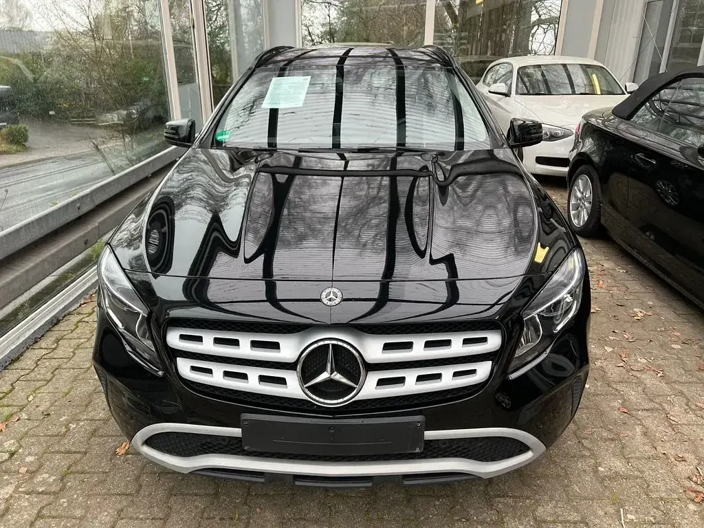 Gebraucht Mercedes GLA180 122 PS (89 kW) 2019 Schwarz SUV