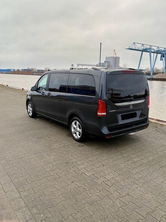 Gebraucht Mercedes V220 Avantgarde Edition 163 PS (119 kW) 2022 Schwarz Van / Kleinbus
