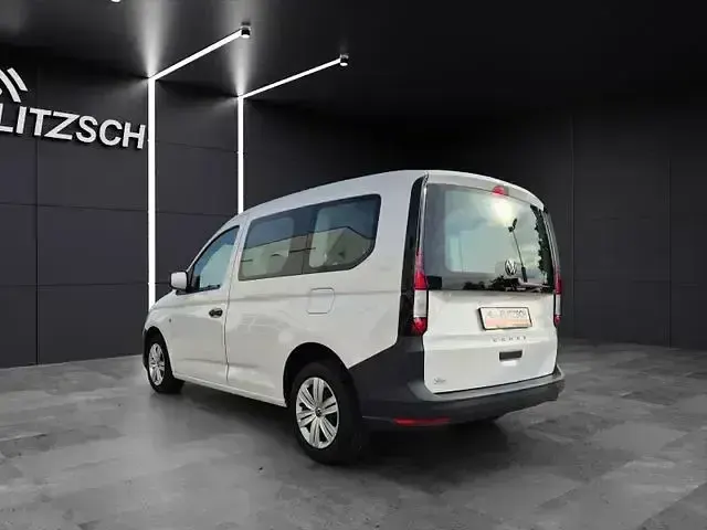 Second-hand VW Caddy 102 CP (75 kW) 2021 Alb Monovolum