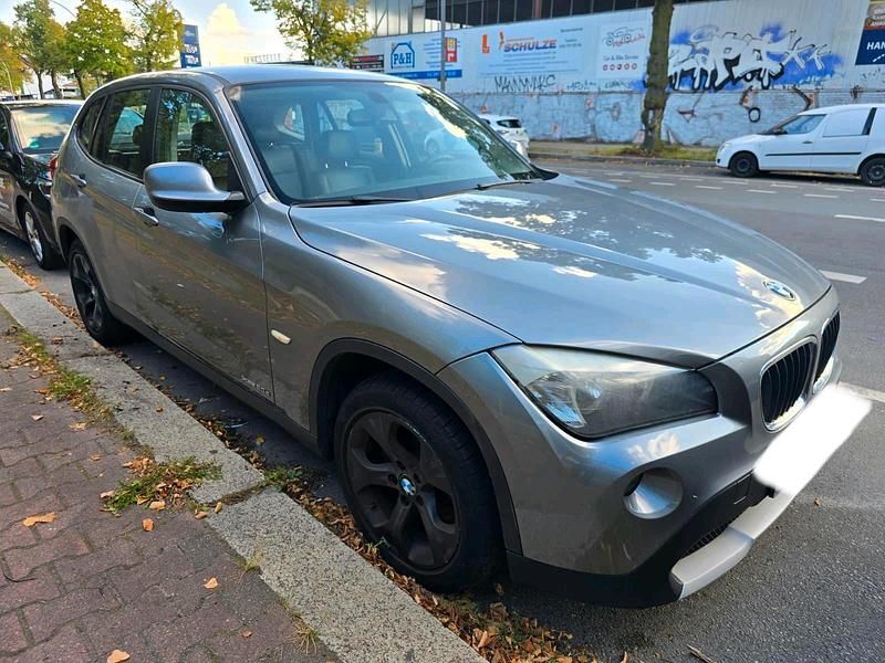 Grau Gebraucht 2011 BMW X1 SUV | 3.499 € (Superpreis) - Bild 1/4