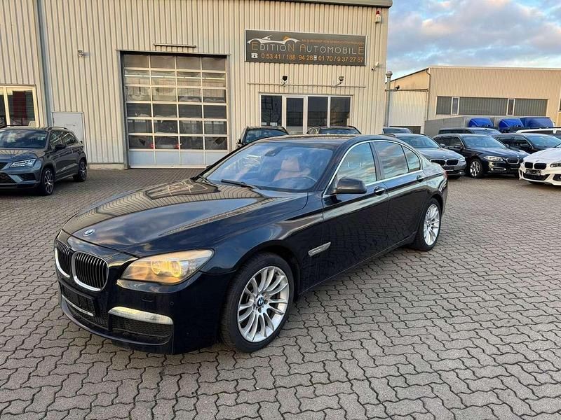 Carbonschwarz metallic Gebraucht 2011 BMW 750 M Sport Limousine | 11.900 € (Guter Preis) - Bild 1/4