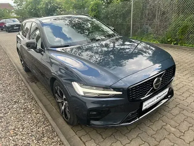 Gebraucht Volvo V60 Plus 197 PS (144 kW) 2025 Denim blue metallic Kombi