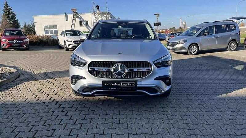 Gebraucht Mercedes GLA180 Advanced 116 PS (85 kW) 2023 Silber SUV