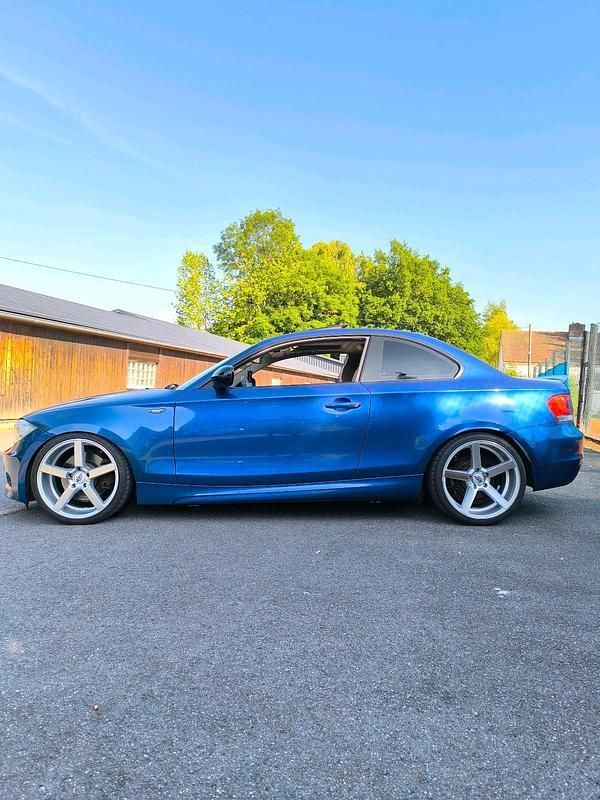 Blau Gebraucht 2011 BMW 123 Coupé Coupé | 11.500 € - Bild 1/4