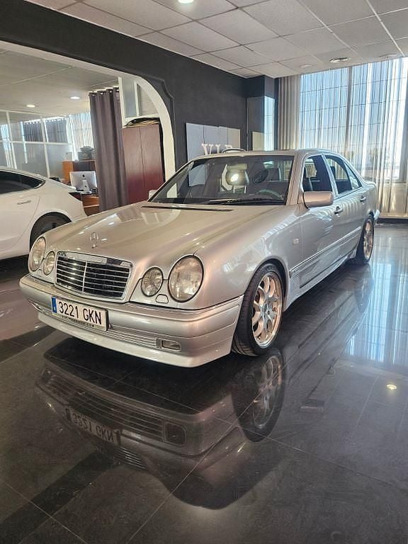 Silber Gebraucht 1996 Mercedes E60 AMG AMG Limousine | 49.999 € - Bild 1/4