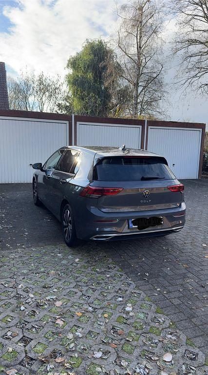 Gebraucht VW Golf VIII Active 150 PS (110 kW) 2022 Grau Limousine