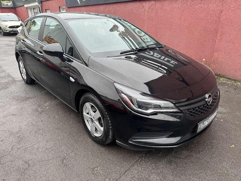 Gebraucht Opel Astra Selection 101 PS (74 kW) 2017 Onyx schwarz Kleinwagen