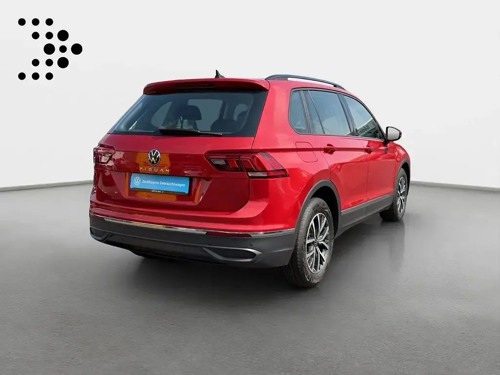 Gebraucht VW Tiguan Life 150 PS (110 kW) 2021 Rot SUV
