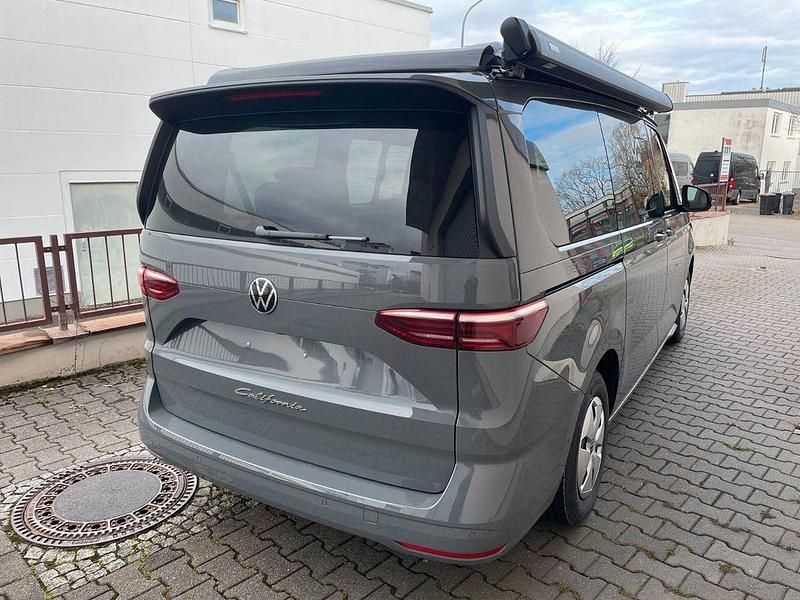 Neu VW California Beach 150 PS (110 kW) 2025 Grau Van