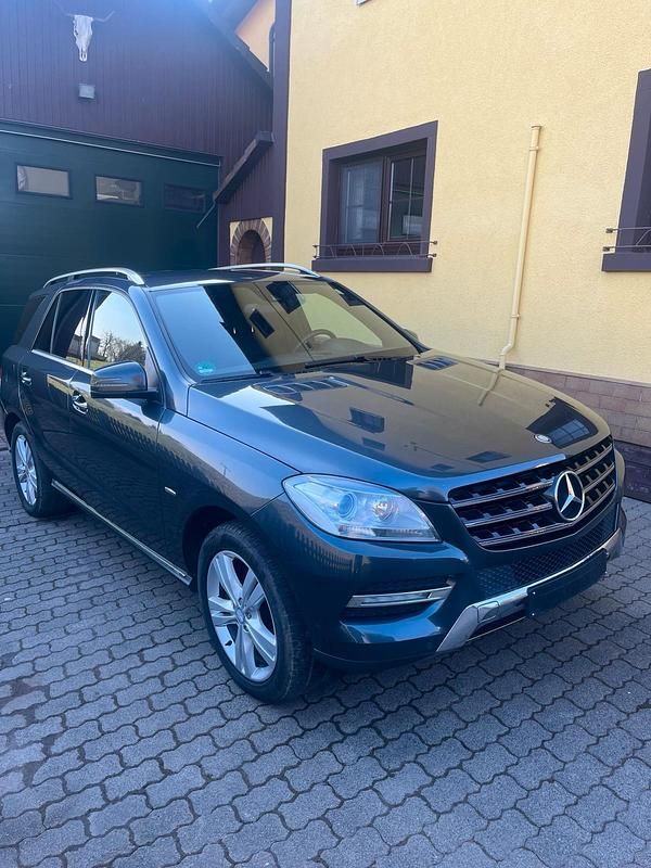 Gebraucht Mercedes ML250 204 PS (150 kW) 2011 Grau SUV