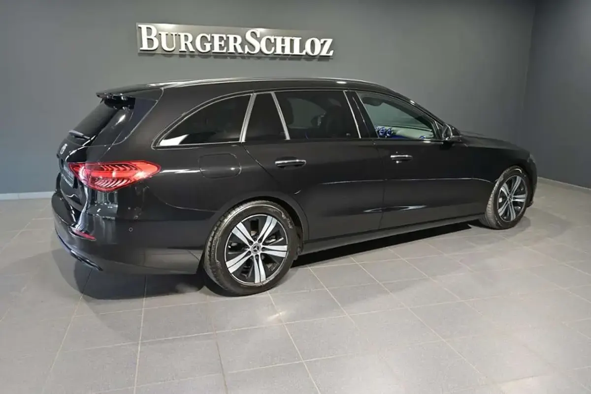 Gebraucht Mercedes C200 163 PS (119 kW) 2023 Metalliclack obsidianschwarz metallic Limousine