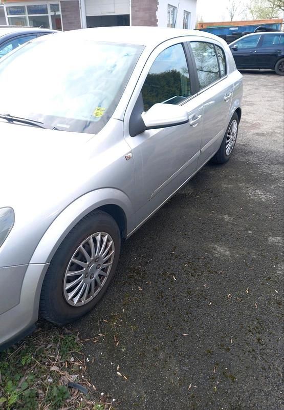 Gebraucht Opel Astra 125 PS (91 kW) 2004 Silber Limousine