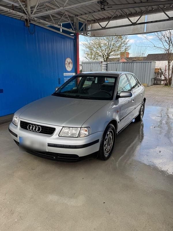 Second-hand Audi A3 Attraction 101 CP (74 kW) 2000 Argintiu Hatchback