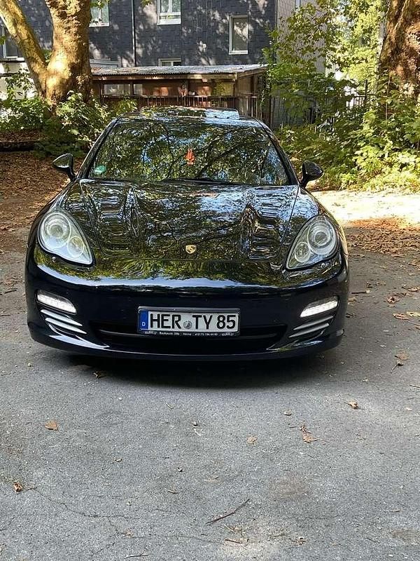 Schwarz Gebraucht 2010 Porsche Panamera 4S Limousine | 26.900 € (Fairer Preis) - Bild 1/4