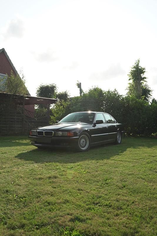Schwarz Gebraucht 1995 BMW 740 Limousine | 17.000 € - Bild 1/4