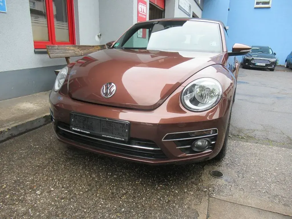 Używany VW Beetle Sound 105 KM (77 kW) 2017 Brązowy Hatchback