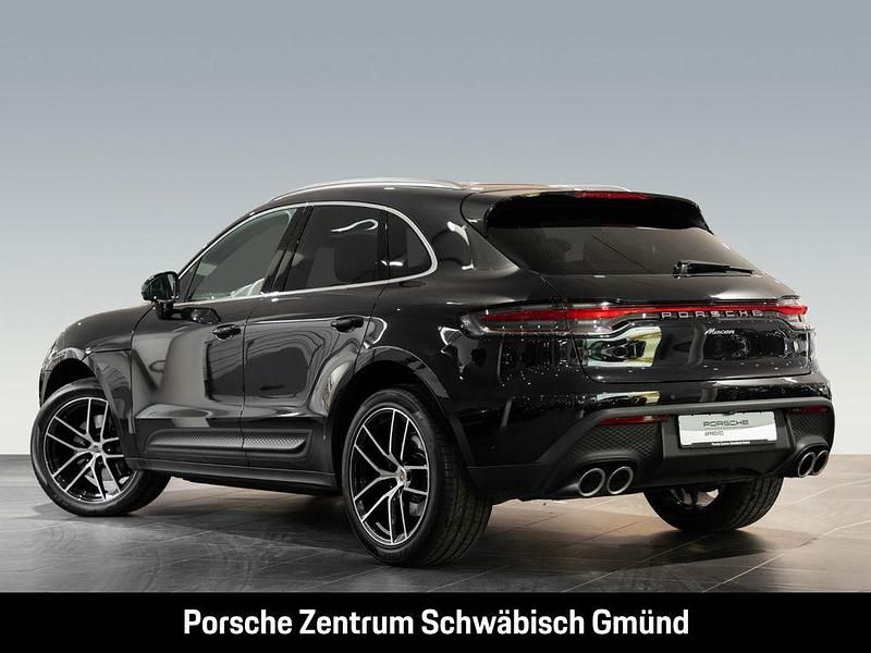 Gebraucht Porsche Macan 265 PS (194 kW) 2024 Tiefschwarzmetallic SUV