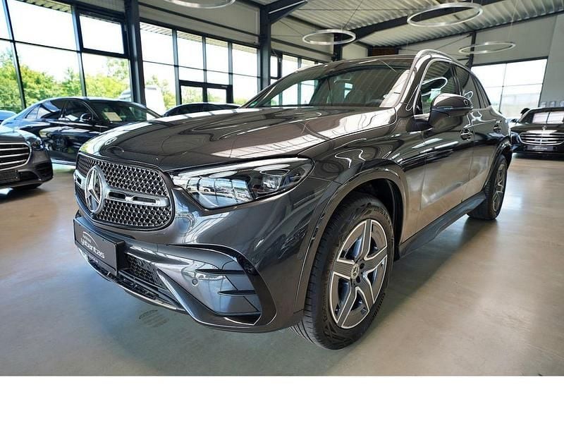 Grau Gebraucht 2023 Mercedes GLC400d AMG SUV | 66.900 € (Fairer Preis) - Bild 1/4