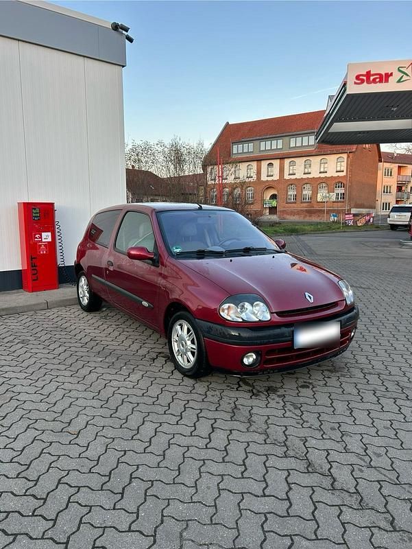Gebraucht Renault Clio II 97 PS (71 kW) 2001 Rot Kleinwagen