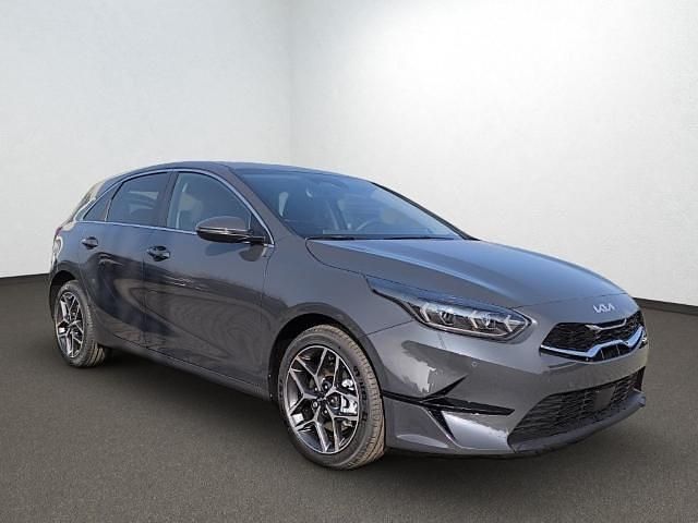 Neu Kia Ceed Style 140 PS (102 kW) 2025 Weiss Kleinwagen