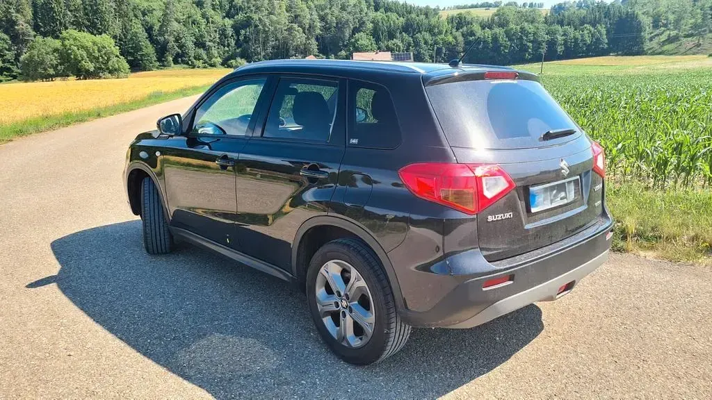 Gebraucht Suzuki Vitara Comfort 120 PS (88 kW) 2017 Schwarz SUV