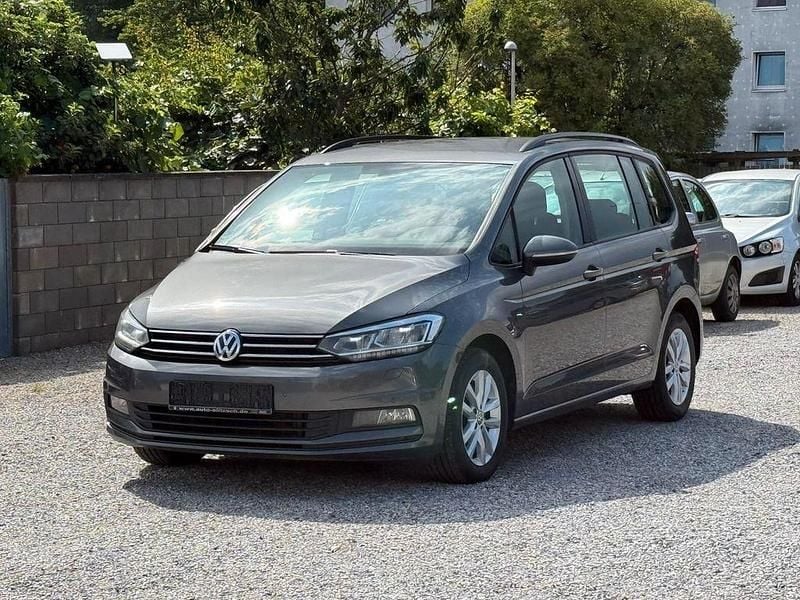 Indiumgrau metallic Gebraucht 2018 VW Touran Comfortline Van / Kleinbus | 13.390 € (Guter Preis) - Bild 1/4