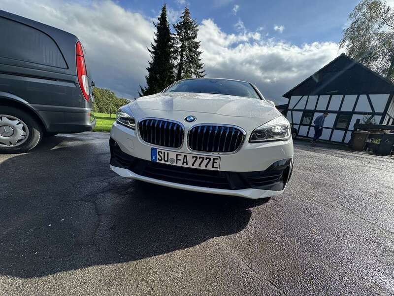 Weiß Gebraucht 2019 BMW 225 Advantage Van / Kleinbus | 15.900 € (Guter Preis) - Bild 1/4