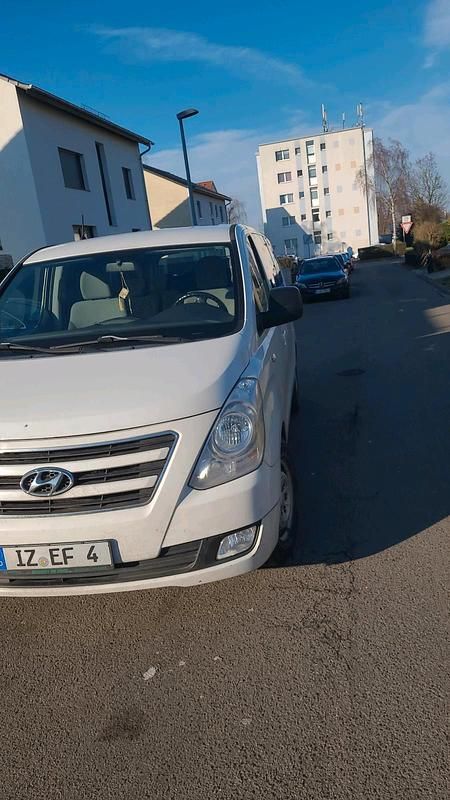 Gebraucht Hyundai H-1 115 PS (84 kW) 2015 Weiß Van / Kleinbus