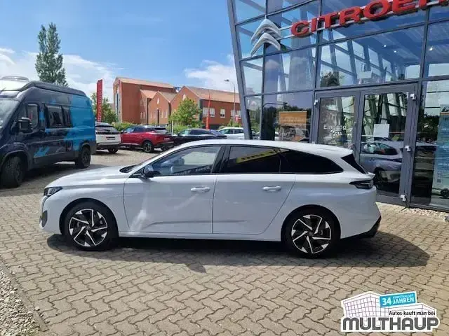 Neu Peugeot 308 SW Allure 131 PS (96 kW) 2025 Okenitweiss metallic Kombi
