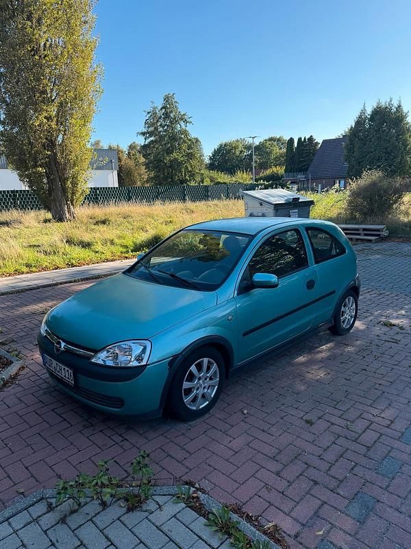 Grün Gebraucht 2003 Opel Corsa Kleinwagen | 400 € (Superpreis) - Bild 1/4