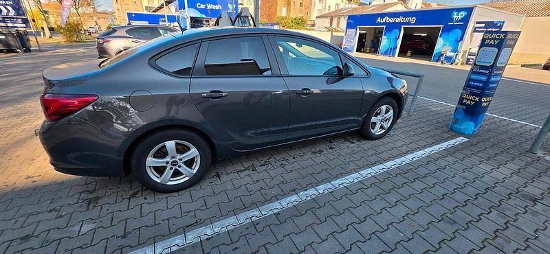 Gebraucht Opel Astra 110 PS (80 kW) 2015 Grau Limousine