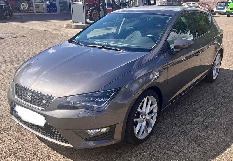 Grau Gebraucht 2016 Seat Leon FR Limousine | 10.950 € (Fairer Preis) - Bild 1/4