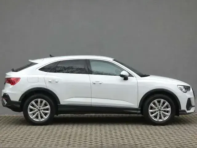 Gebraucht Audi Q3 Sportback Business 150 PS (110 kW) 2023 Weiß SUV