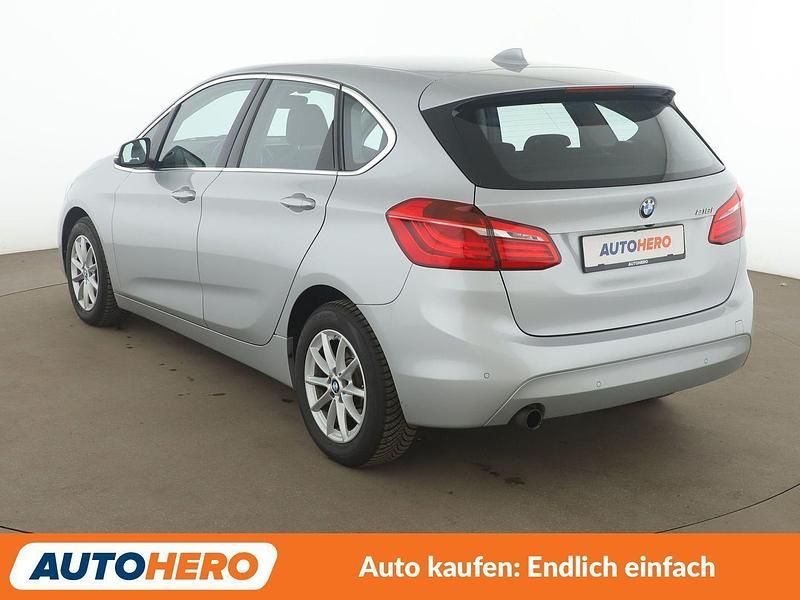 Gebraucht BMW 218 Active Tourer Basis 136 PS (100 kW) 2015 Silber Van / Kleinbus