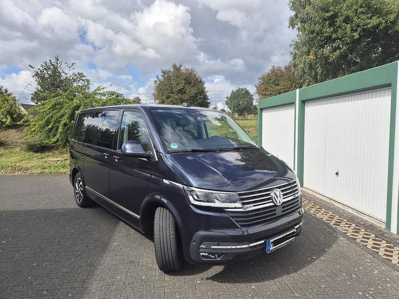 Blau Gebraucht 2022 VW Multivan Van / Kleinbus | 65.000 € (Teuer) - Bild 1/4