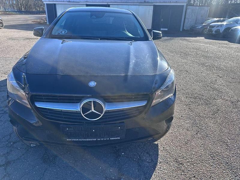 Gebraucht Mercedes CLA200 136 PS (100 kW) 2015 Schwarz Limousine