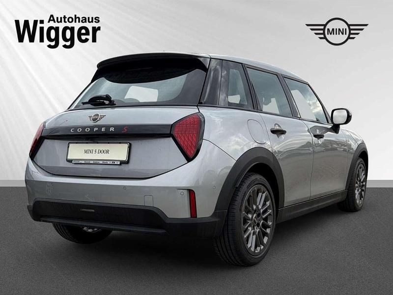 Gebraucht Mini Cooper S Classic 204 PS (150 kW) 2024 Melting silver iii Kleinwagen