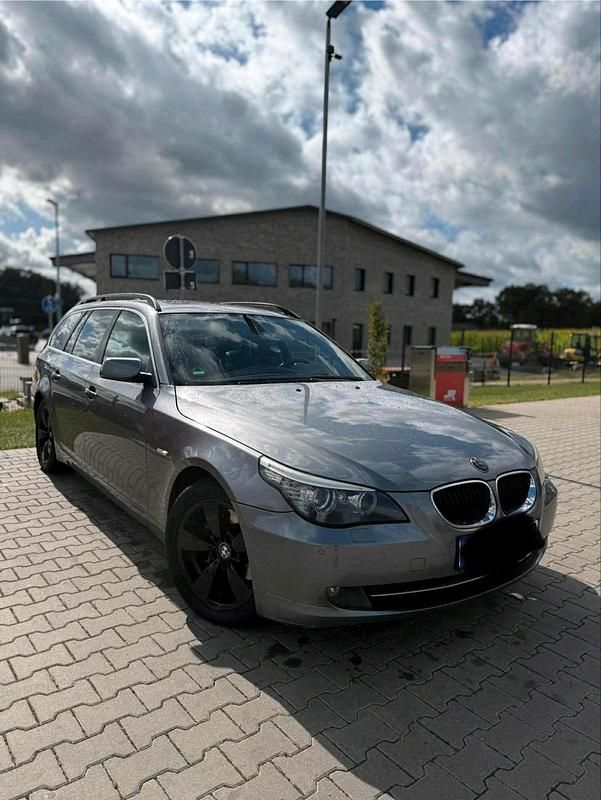 Grau Gebraucht 2007 BMW 520 Kombi | 3.500 € (Fairer Preis) - Bild 1/4