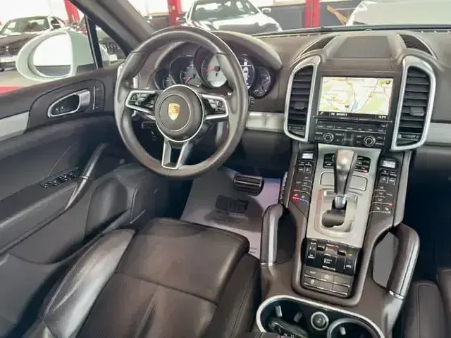 Second-hand Porsche Cayenne S 441 CP (324 kW) 2016 Negru SUV