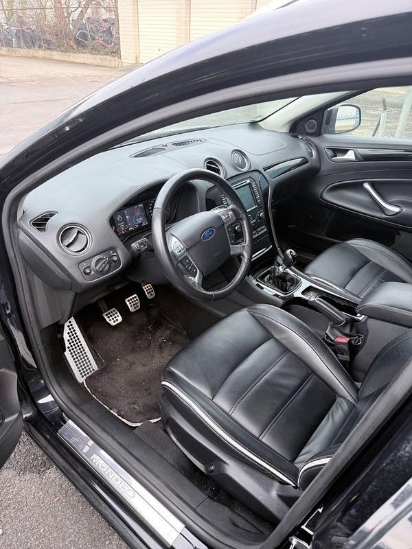Gebraucht Ford Mondeo Titanium 140 PS (102 kW) 2013 Schwarz Kombi